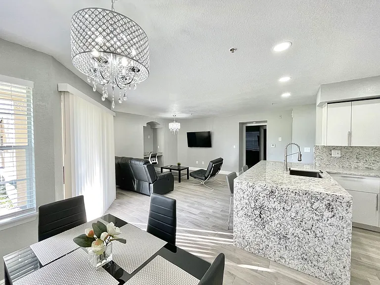 7210 Westpointe Blvd — Photo 6