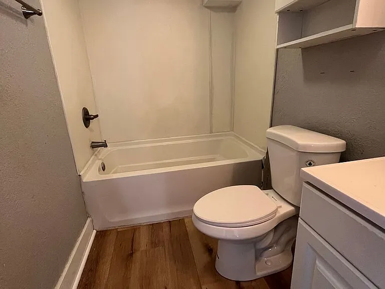 818 Charlotte St — Photo 14