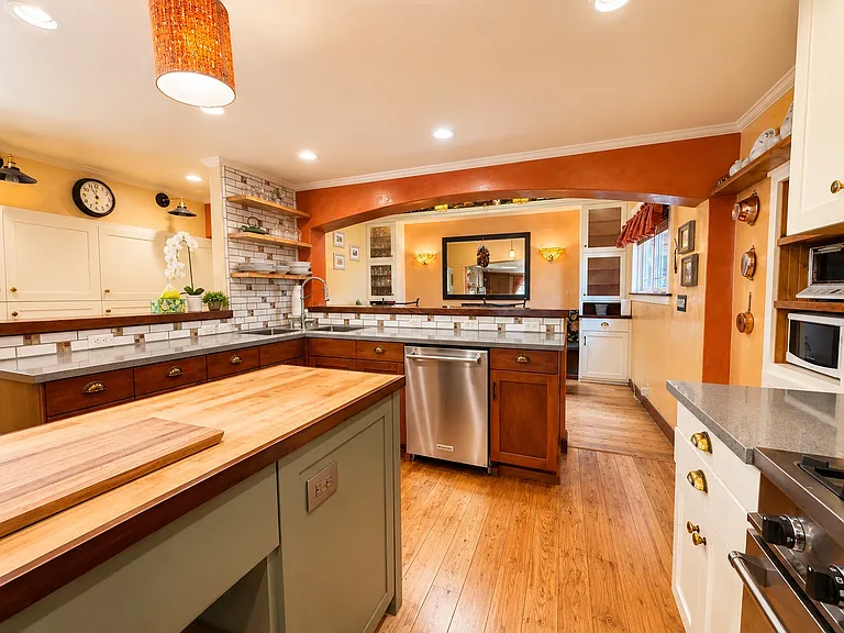 126 Center St — Photo 13