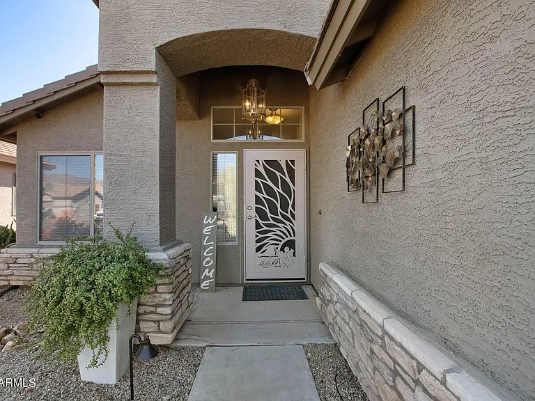 6494 S Foothills Dr — Photo 2