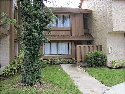1st image of 122 Wimbledon Lake Dr