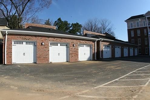 5th image of 238 E Lewis St