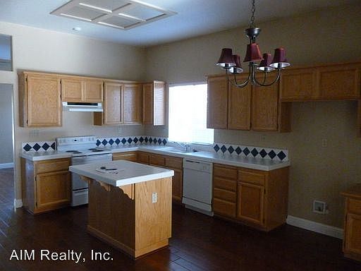 3rd image of 29 White Birch Ct