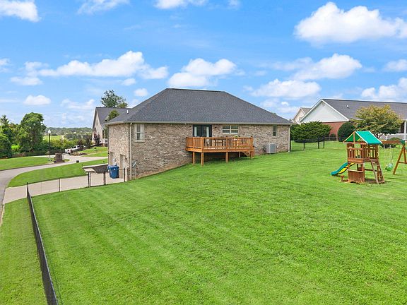 4th image of 355 Whisper Woods Dr