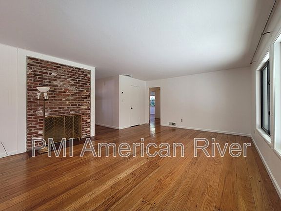3rd image of 3824 Laguna Way