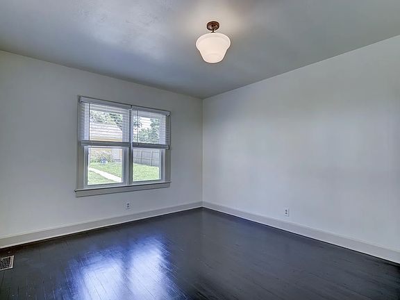 4th image of 521 S Osage St