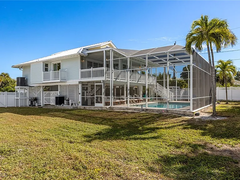 424 Lagoon Dr — Photo 37