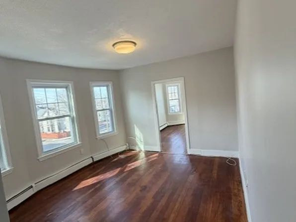 87 Webster St, Haverhill, MA