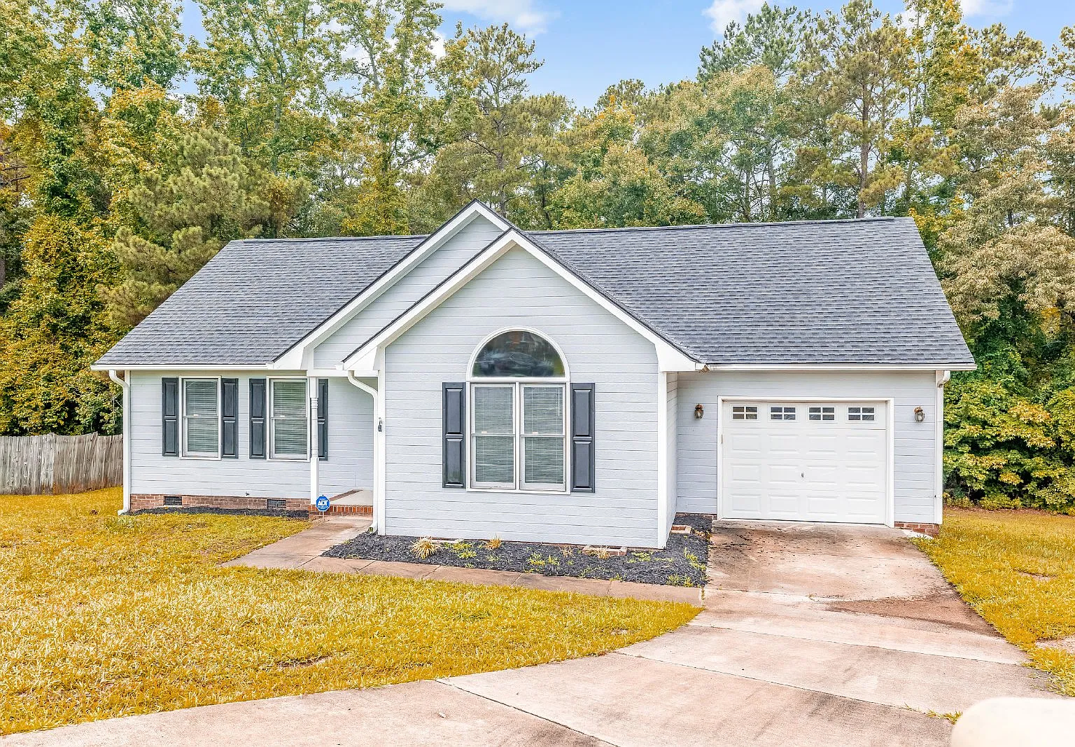 3 bed, 2.0 bath, 1220 sqft, $1,450 — Photo 3