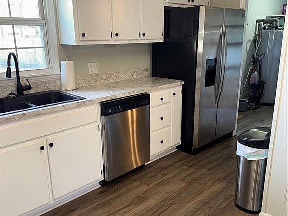 3rd image of 909 Clarks Bluff Rd