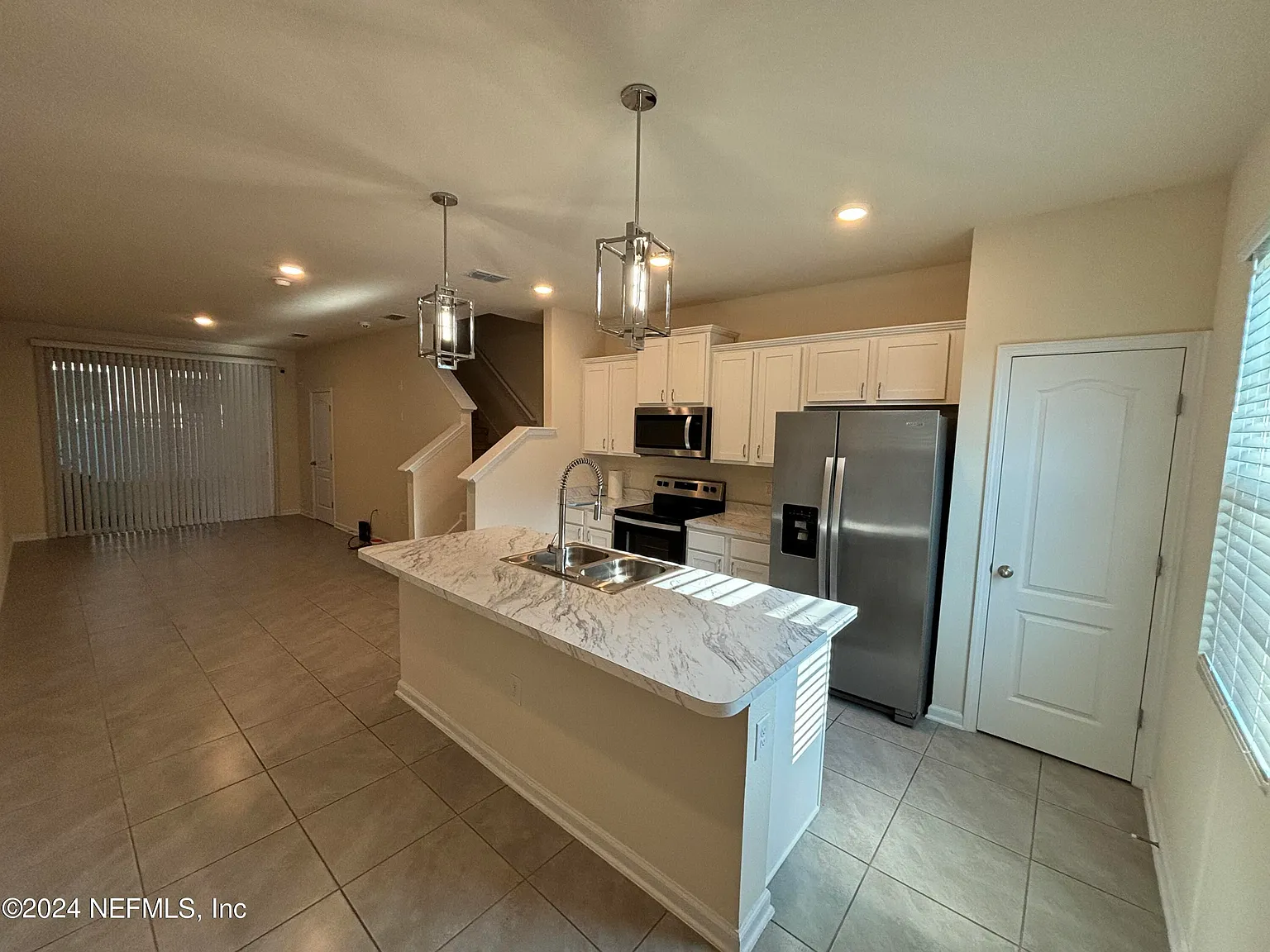 2 bed, 2.5 bath, 1109 sqft, $1,600 — Photo 4