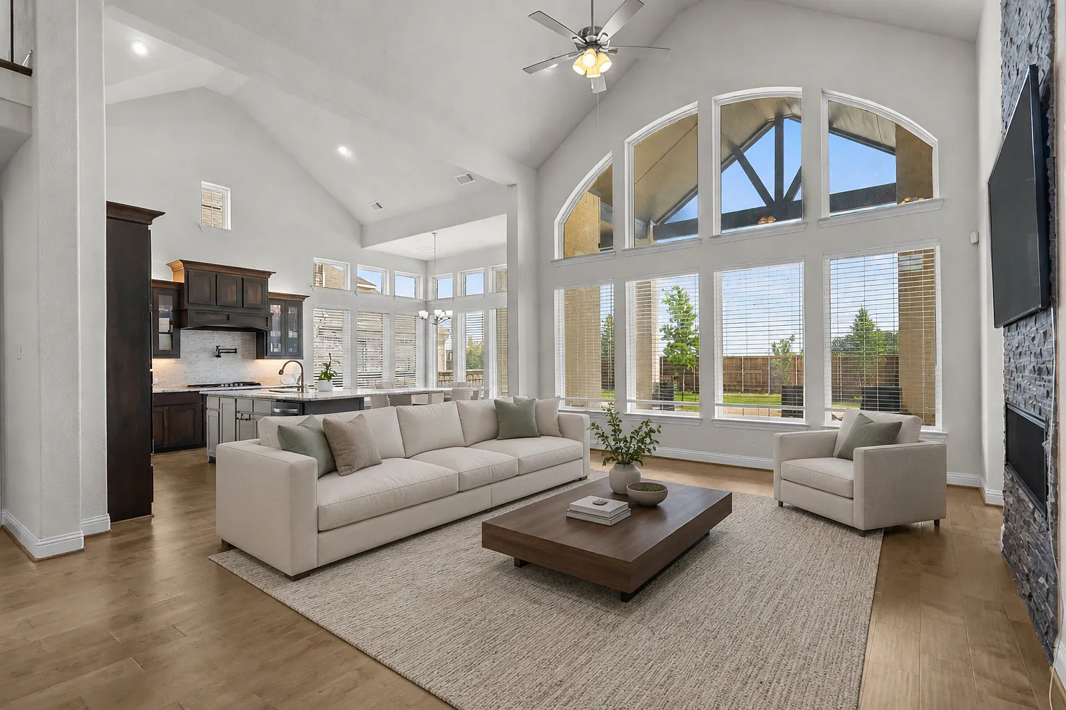 4 bed, 2883 sqft, $4,750 — Photo 3