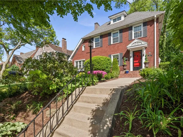 220 Morrison Dr, Pittsburgh, PA 15216