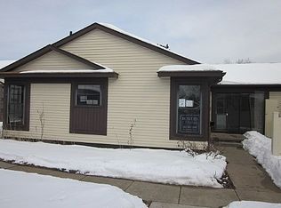 40407 Newport Dr, Plymouth, MI 48170
