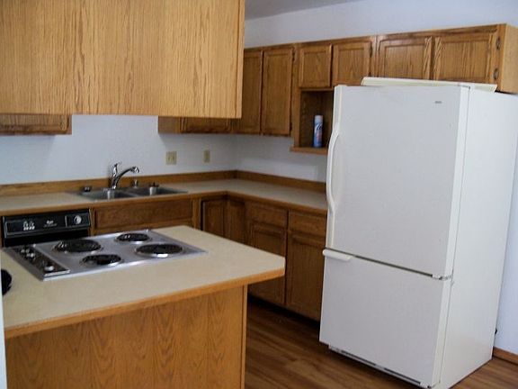 3rd image of 2814 Oakland Dr Unit 36