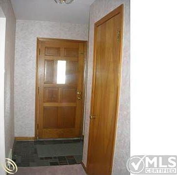 2483 Foyer.jpg