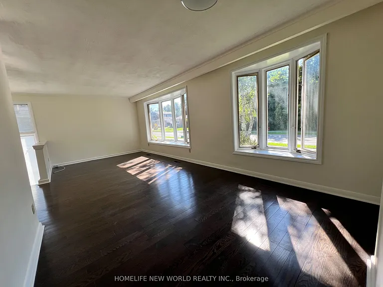 53 Aurora Heights Dr — Photo 2