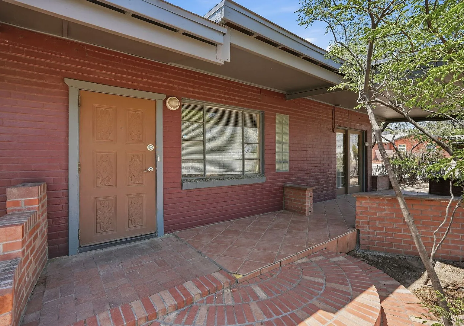 1104 E. Waverly St. — Photo 3