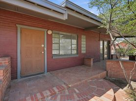 1104 E. Waverly St.