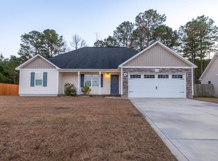 270 Breakwater Dr, Sneads Ferry, NC 28460