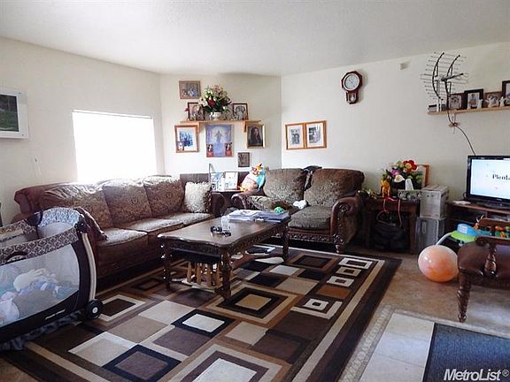 4th image of 8882 Fox Creek Dr