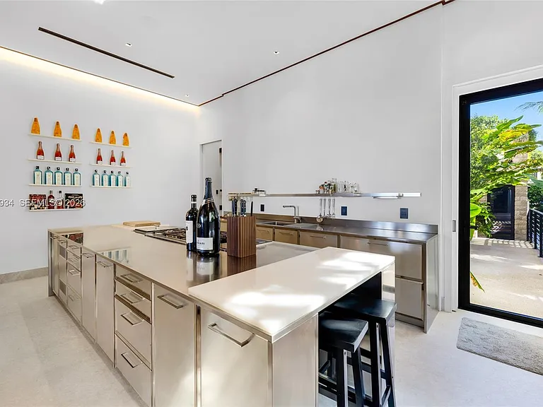 200 W Rivo Alto Dr — Photo 29