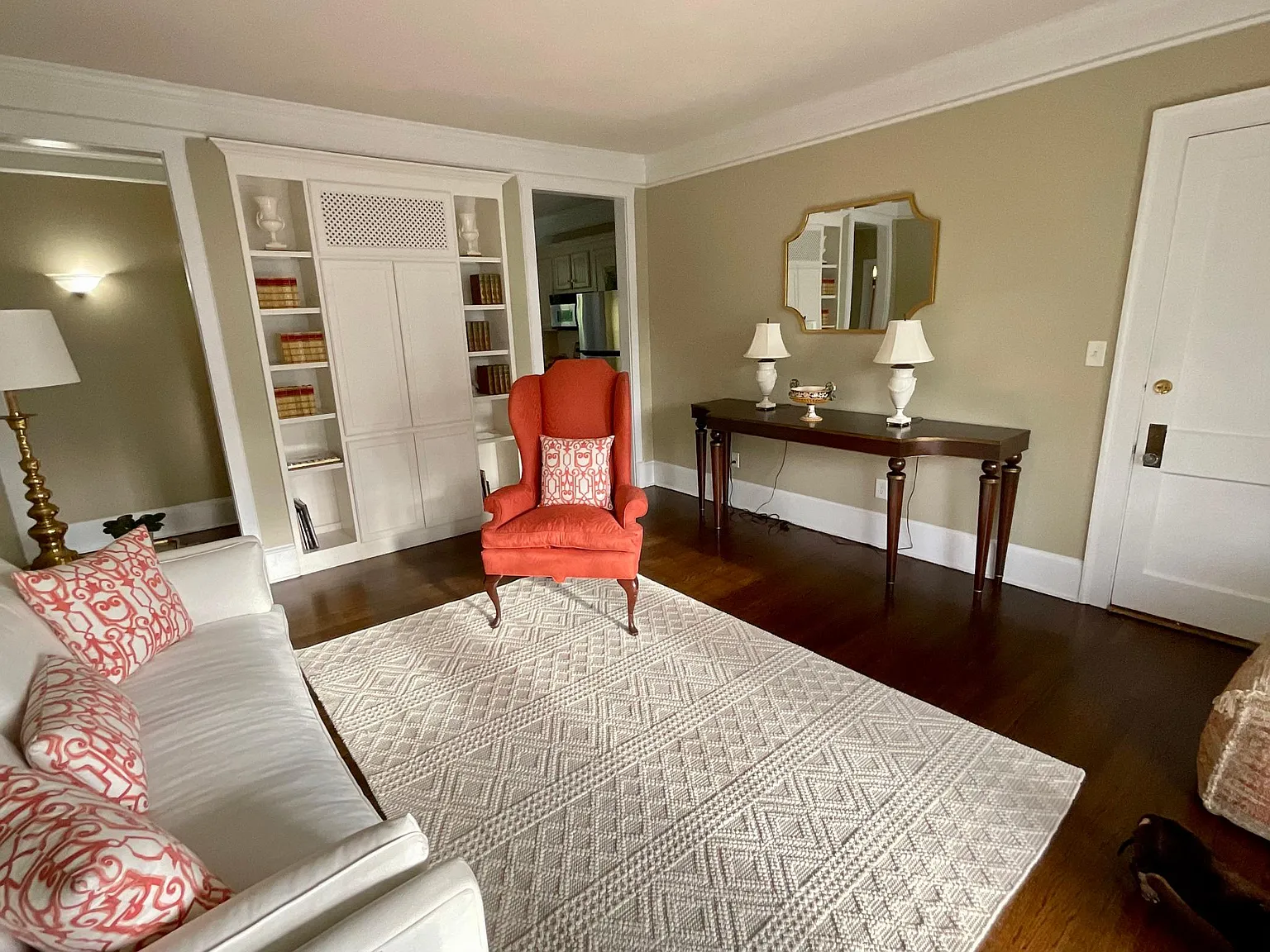 2 bed, 1008 sqft, $1,700 — Photo 2