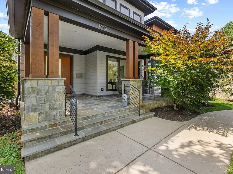 1513 Oakview Dr — Photo 10
