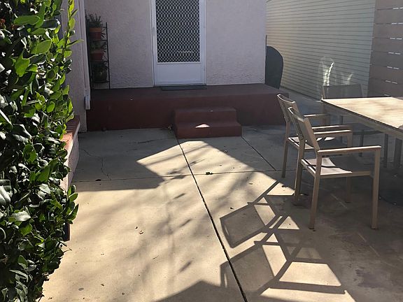 3rd image of 2838 Denby Ave