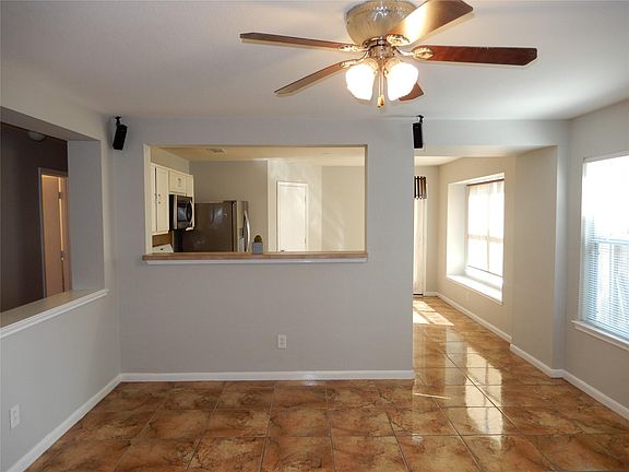 3rd image of 6562 Hawthorne Falls Ln