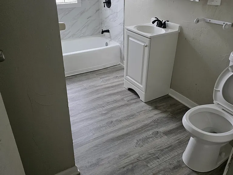 2308 W Clarke St — Photo 2