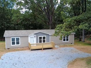 8671 Pea Ridge Rd, Cornelia, GA 30531