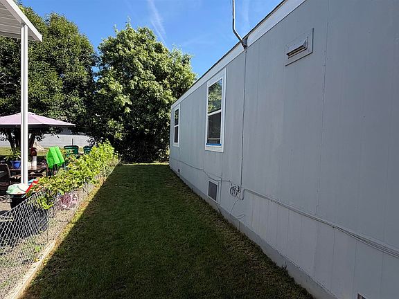 5th image of 240 Sacramento Ave