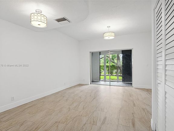 3rd image of 31 Whitehead Cir
