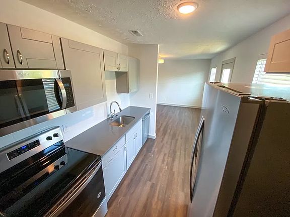 2nd image of 1102 Cecilia Ave #A
