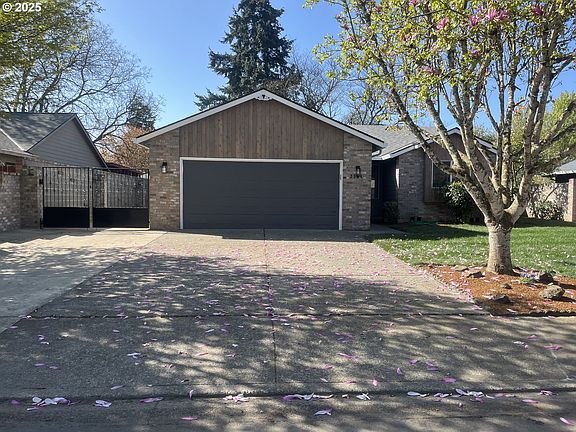 2nd image of 2564 NE Laura St