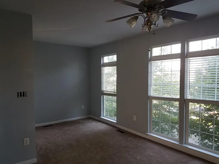 20268 Seneca Sq — Photo 17