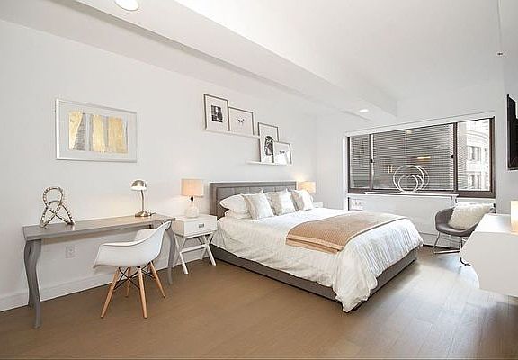 4th image of 311 W 50th St #2U