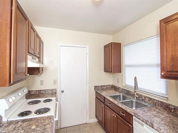 4th image of 2213 SE Short St
