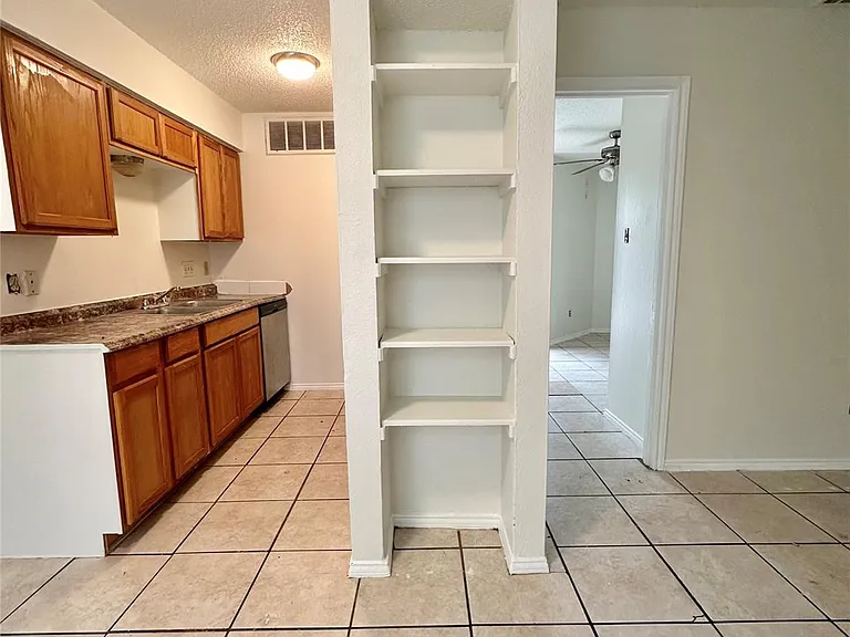 4322 Gillis St #105 — Photo 5