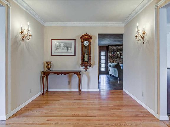 3rd image of 8815 Woodfox Dr