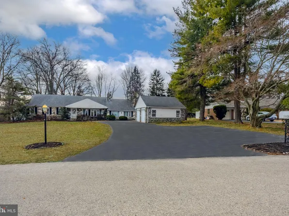 603 Williamsburg Dr, Broomall, PA 19008