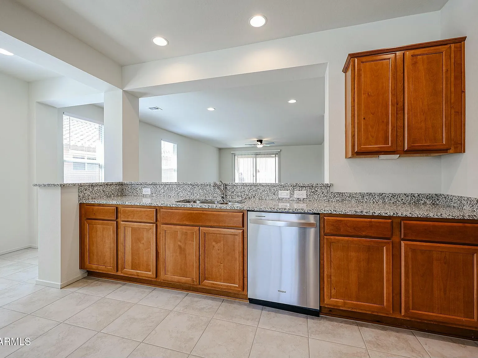 3 bed, 2.0 bath, 1959 sqft, $2,400 — Photo 4