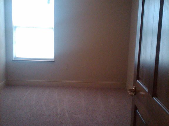 4th image of 850 S Janesville St #7