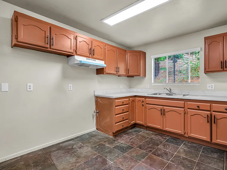 5243 Huntington Dr N #5 — Photo 2