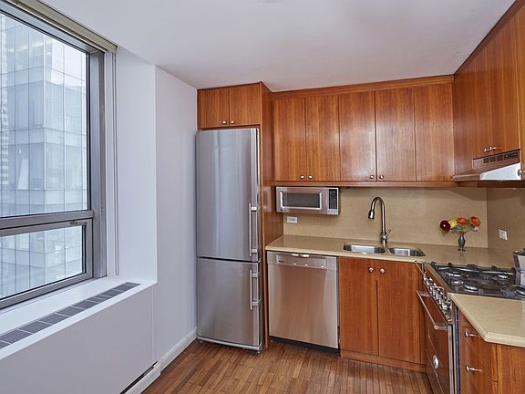 3rd image of 15 W 53rd St #14J