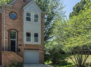3925 Green Look Ct, Fairfax, VA 22033