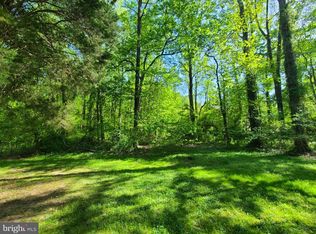 Honeysuckle Trl, Lorton, VA 22079