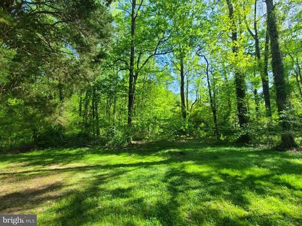 Honeysuckle Trl, Lorton, VA 22079