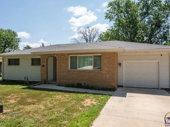 2555 SE Tidewater Dr, Topeka, KS 66605